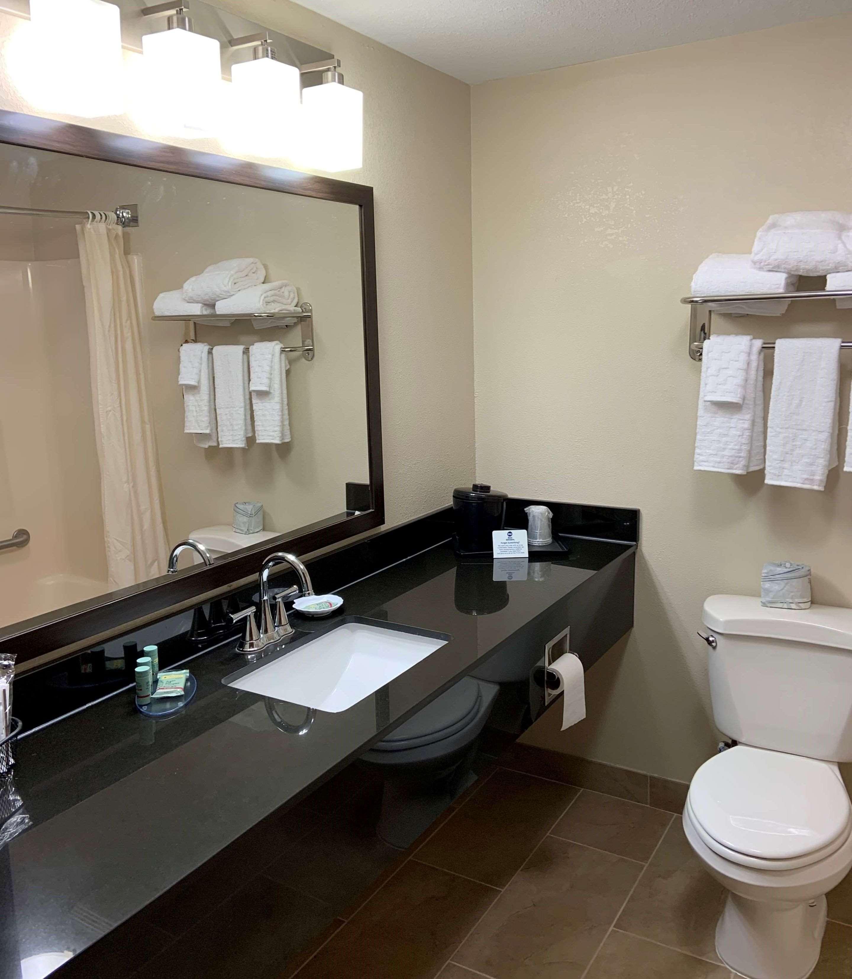 Best Western Airport Inn & Suites Cleveland Brook Park Eksteriør billede