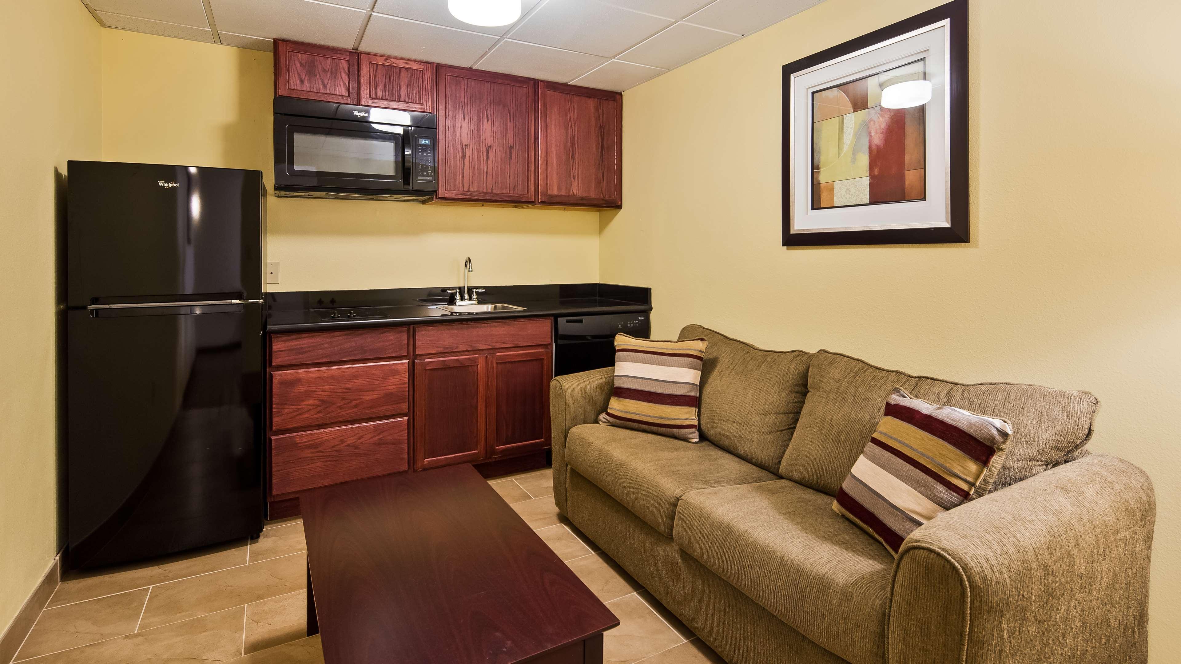 Best Western Airport Inn & Suites Cleveland Brook Park Eksteriør billede