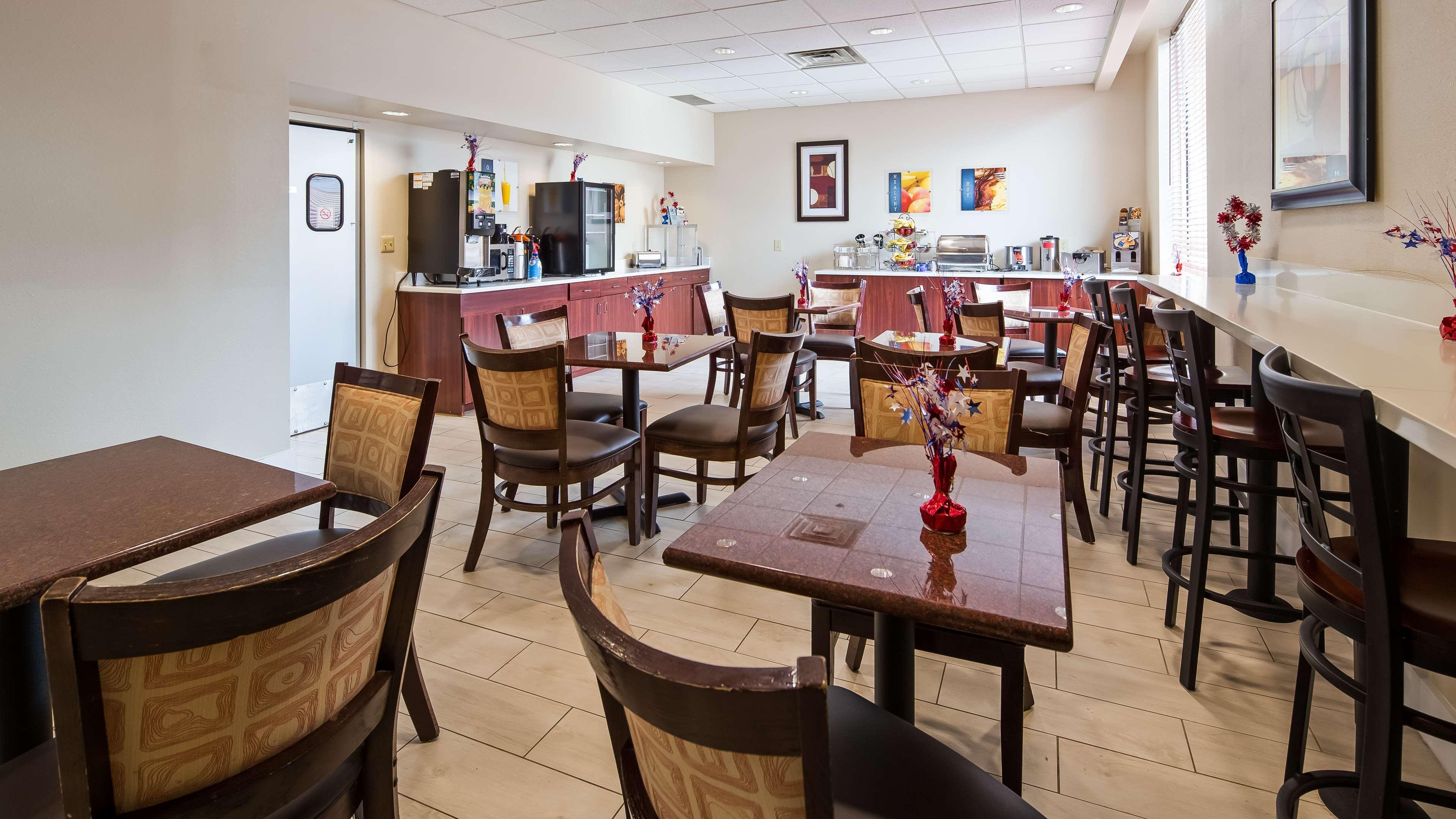 Best Western Airport Inn & Suites Cleveland Brook Park Eksteriør billede