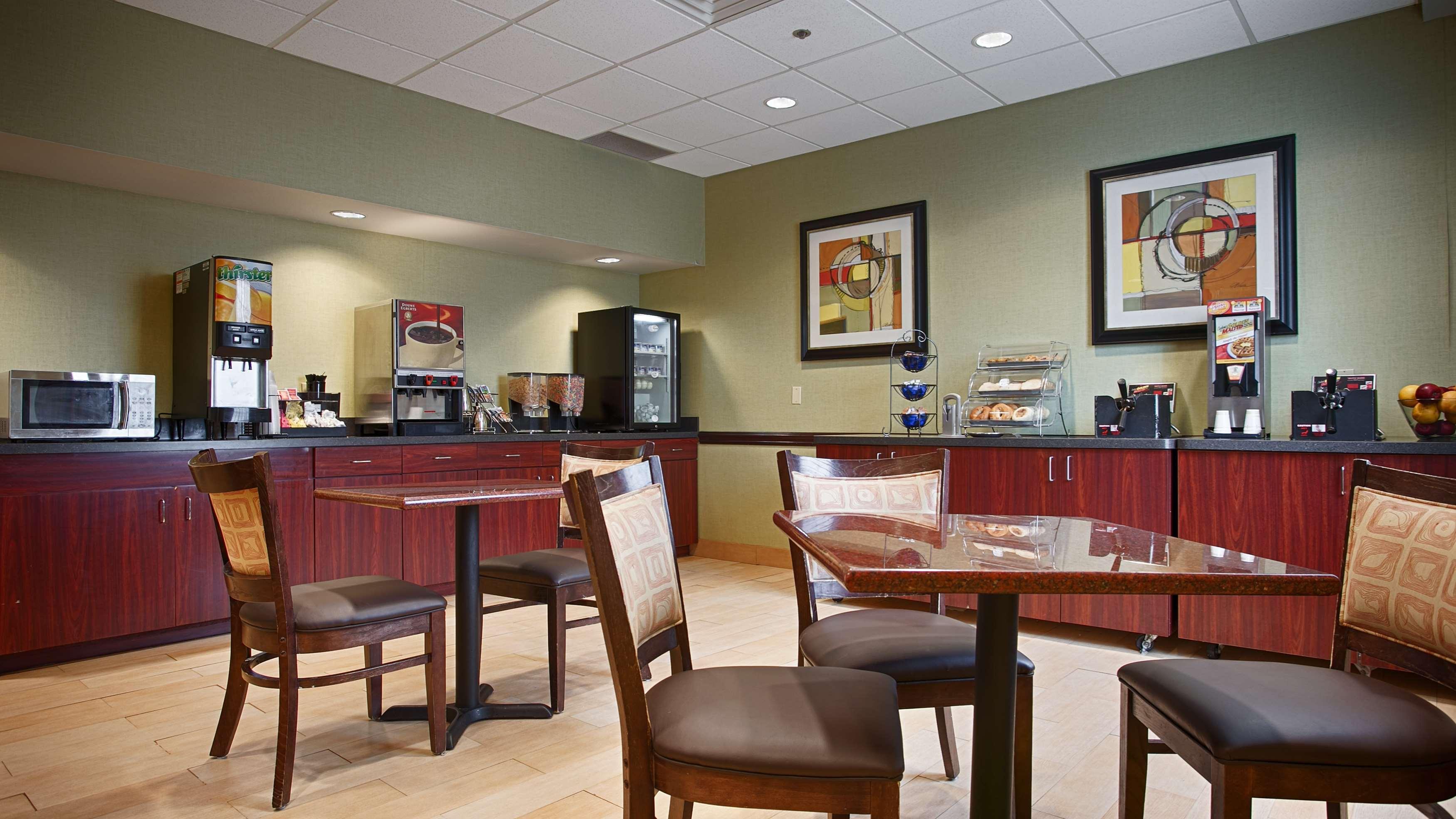 Best Western Airport Inn & Suites Cleveland Brook Park Eksteriør billede