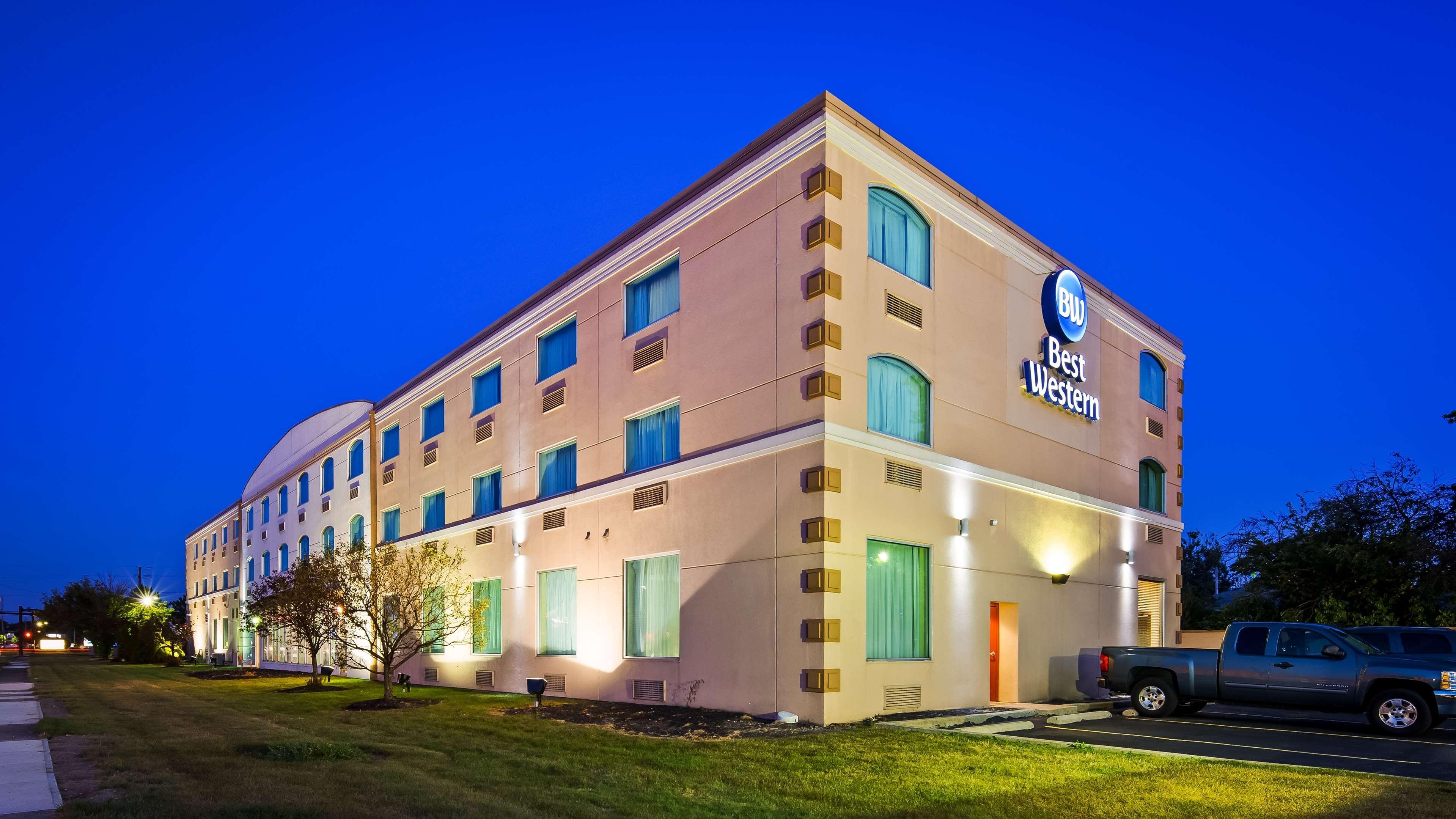 Best Western Airport Inn & Suites Cleveland Brook Park Eksteriør billede