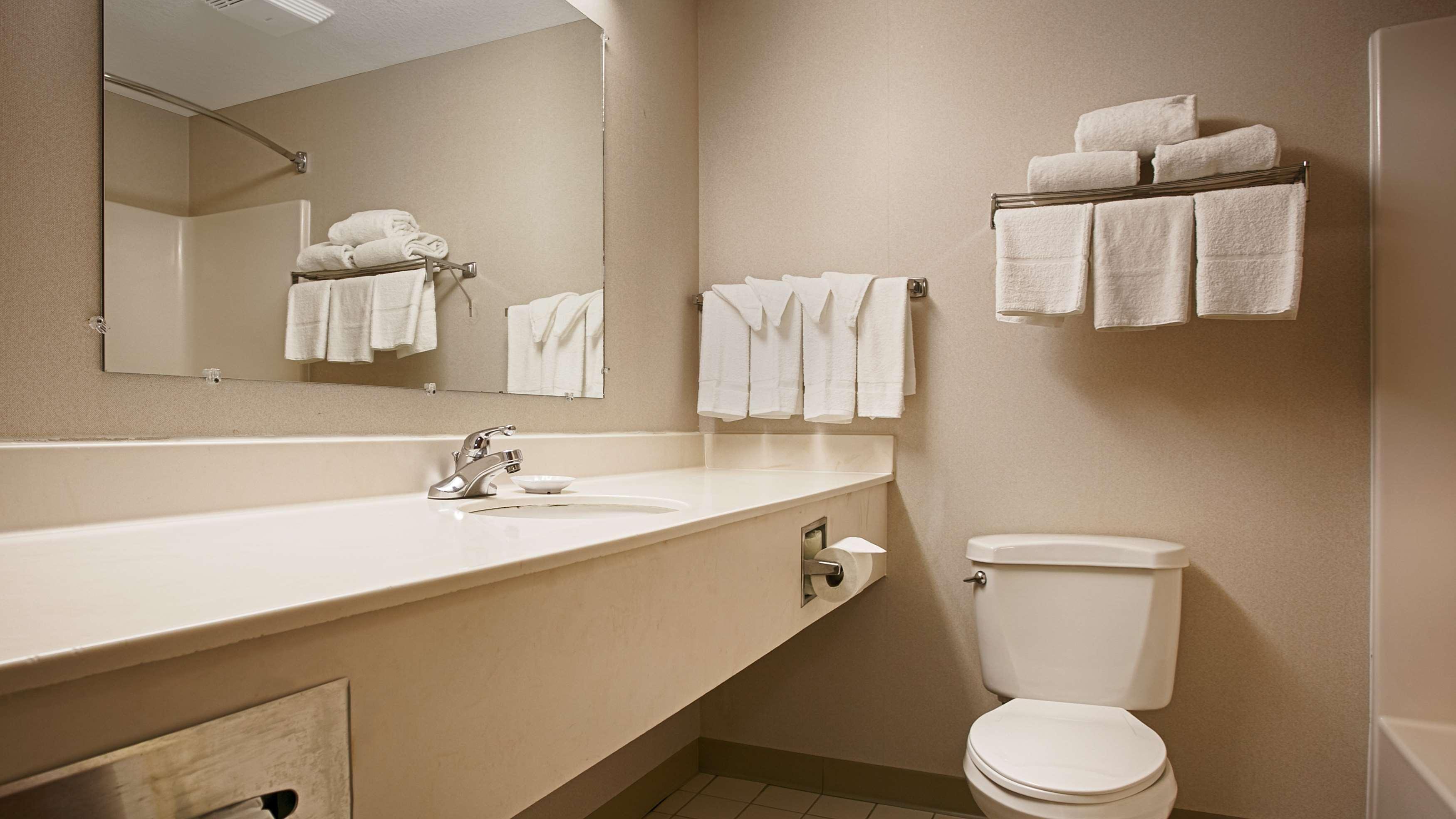 Best Western Airport Inn & Suites Cleveland Brook Park Eksteriør billede
