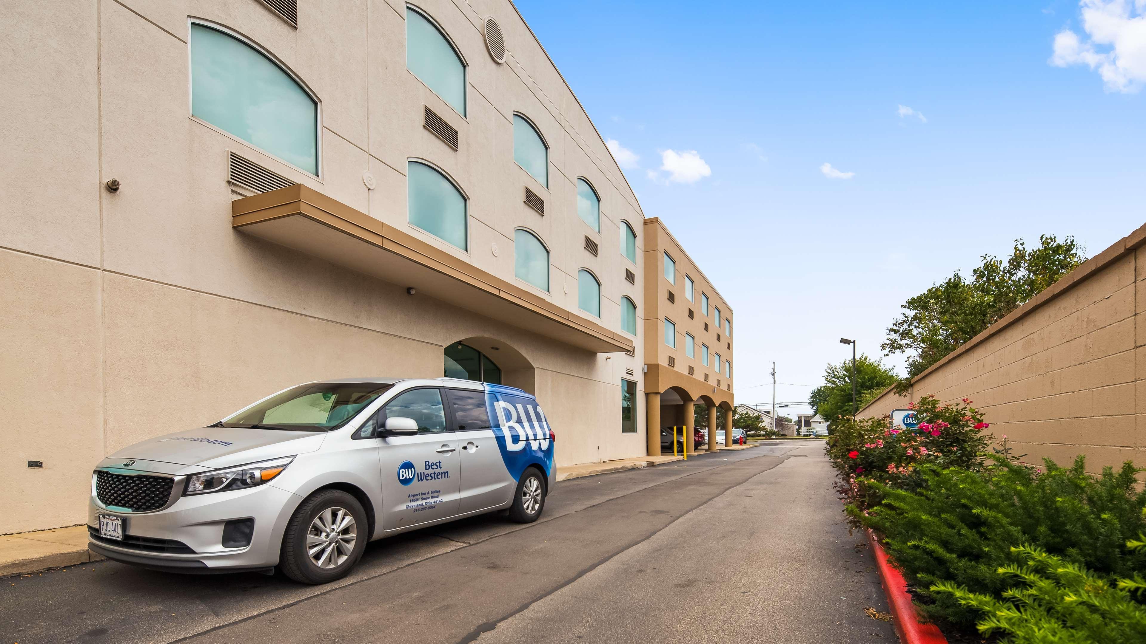 Best Western Airport Inn & Suites Cleveland Brook Park Eksteriør billede