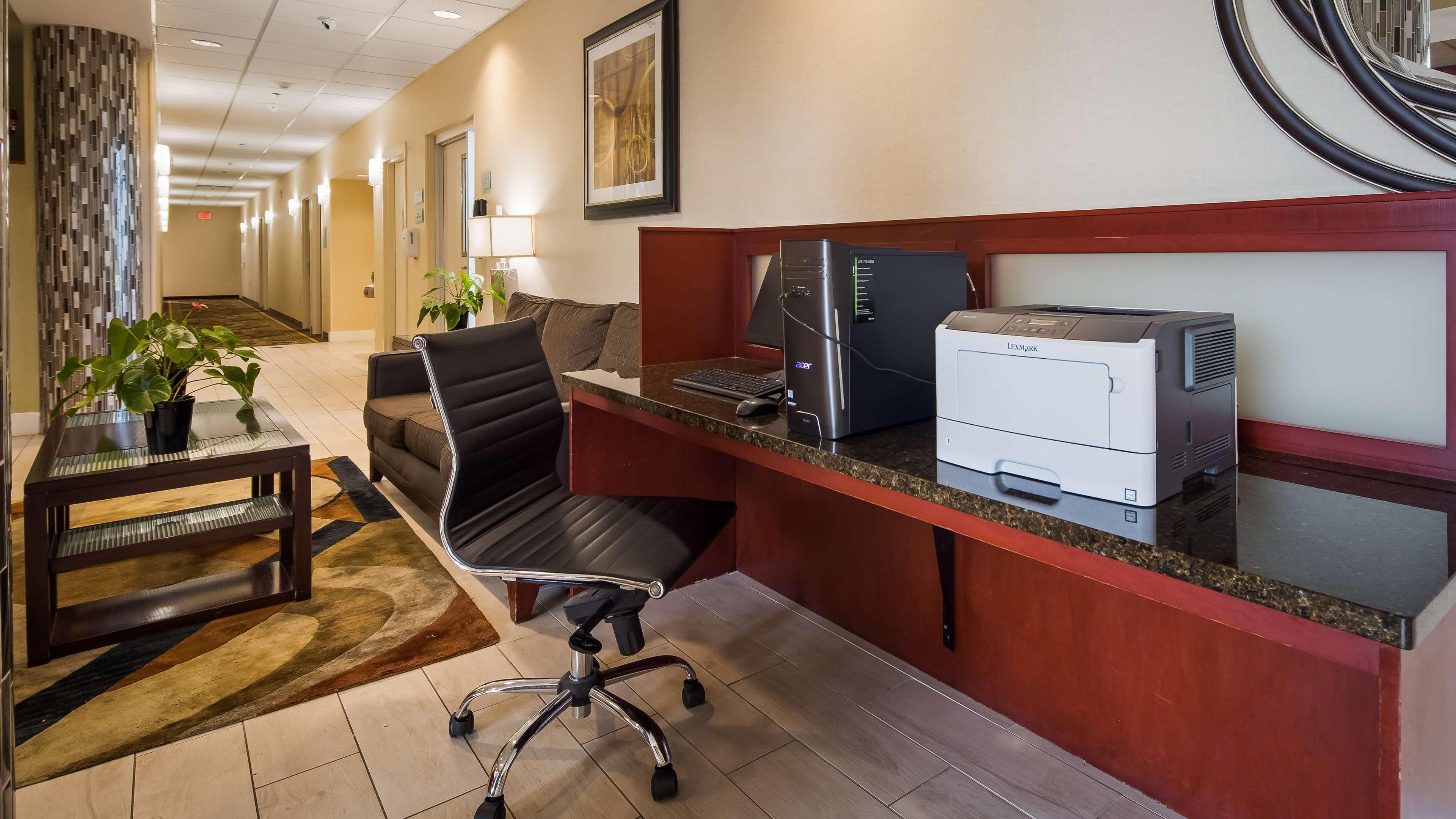 Best Western Airport Inn & Suites Cleveland Brook Park Eksteriør billede