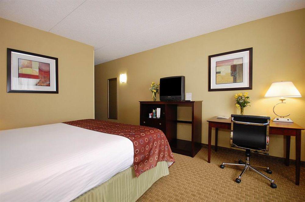 Best Western Airport Inn & Suites Cleveland Brook Park Eksteriør billede